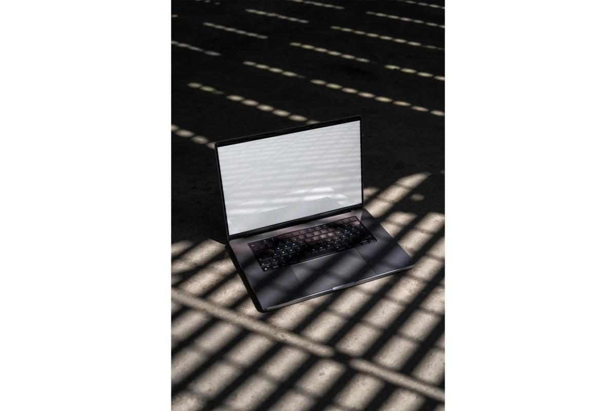 Laptop mockup with 'SèdShop.Co ScreenScr' displayed, casting shadow patterns on a desk.