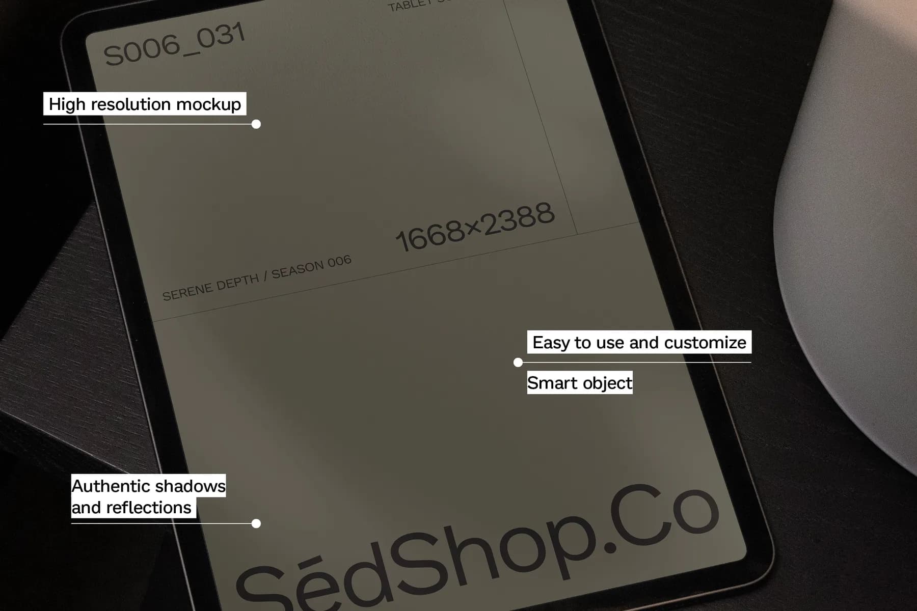 Mockup of a tablet screen on a dark table, with annotations highlighting features like high resolution, easy customization, and authentic shadows.