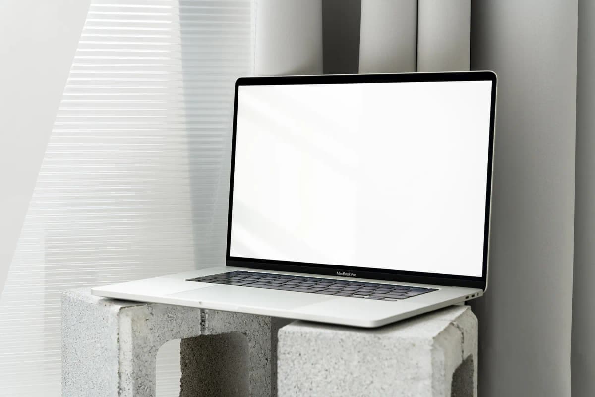 MacBook Mockup S002-003