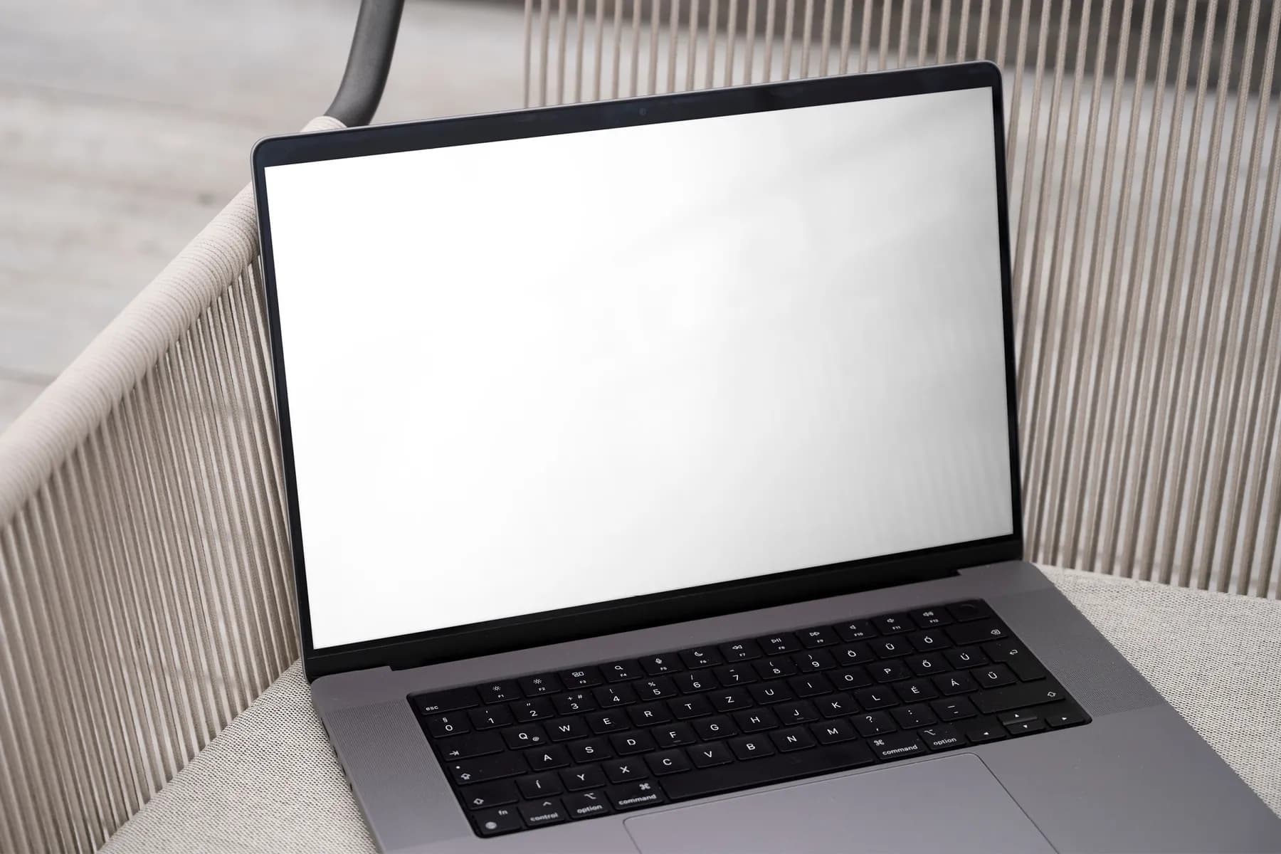 MacBook Mockup S002-025
