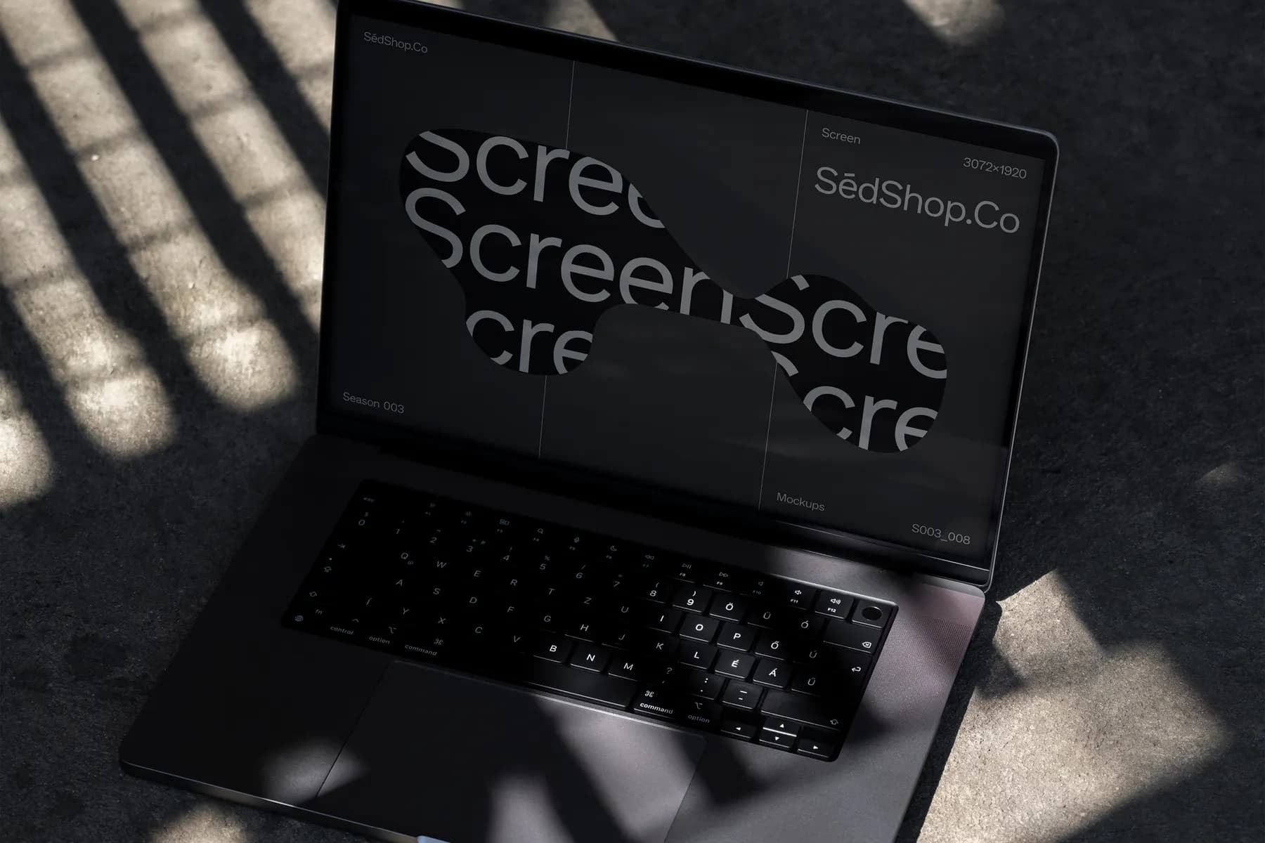MacBook Pro Mockup S003-008